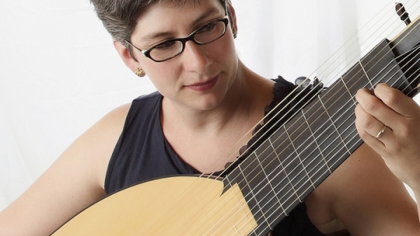 Madeleine Owen  - Une théorbiste collectionneuse de curiosités